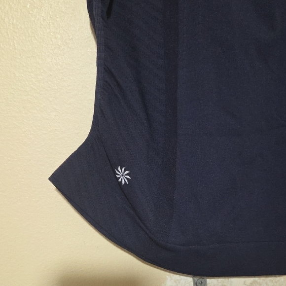 Sold Athleta Workout Exercise Yoga Tee - Picture 4 of 8